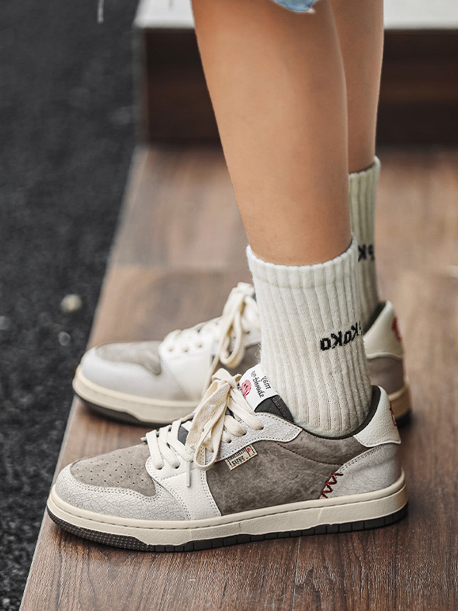 Smiley Face Embroidery Street Rap Sneakers